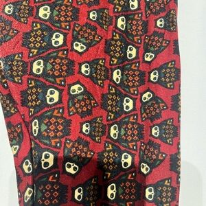 OS Lularoe leggings with 🦉 on them